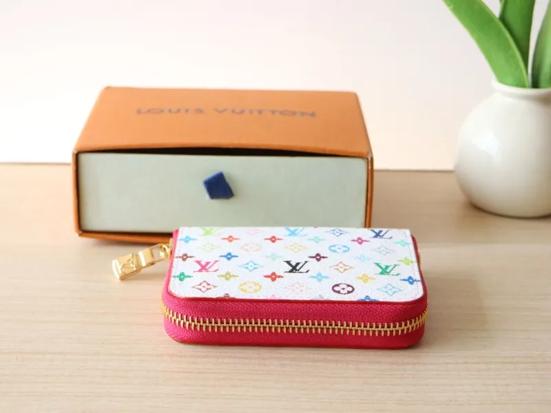 LV Wallets-1062 - Image 3