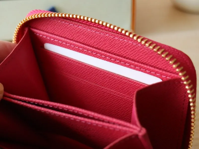 LV Wallets-1062 - Image 9