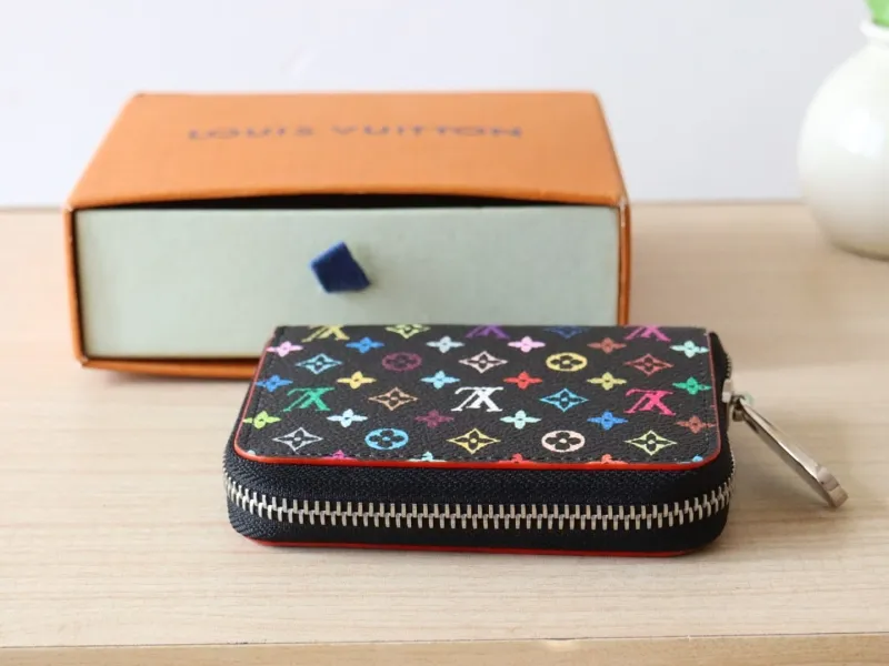 LV Wallets-1063 - Image 4