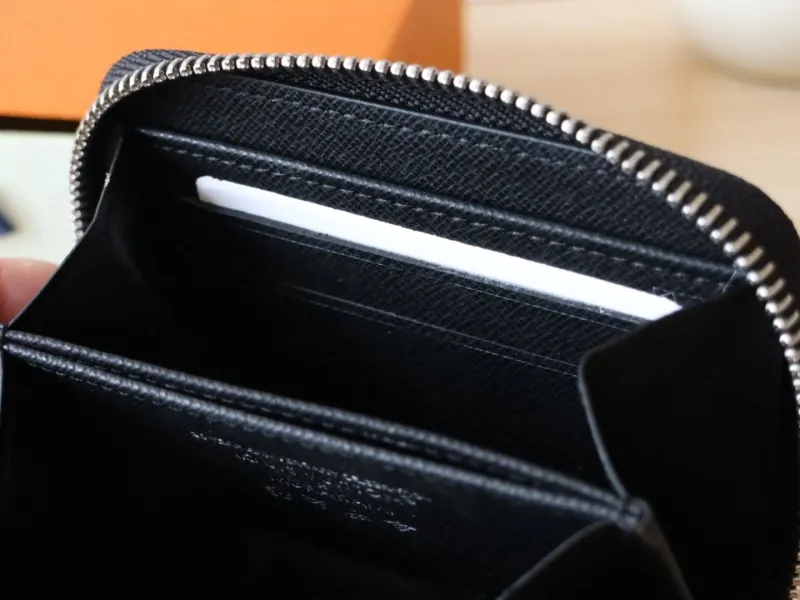 LV Wallets-1063 - Image 8