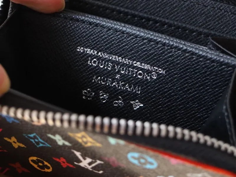 LV Wallets-1063 - Image 9