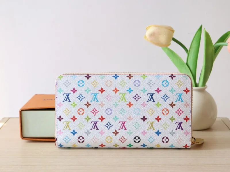 LV Wallets-1064 - Image 3