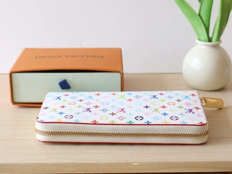LV Wallets-1064 - Image 4