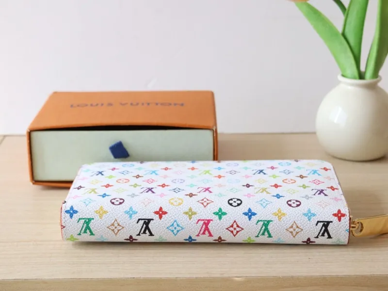 LV Wallets-1064 - Image 5