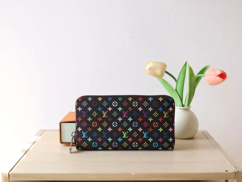 LV Wallets-1065