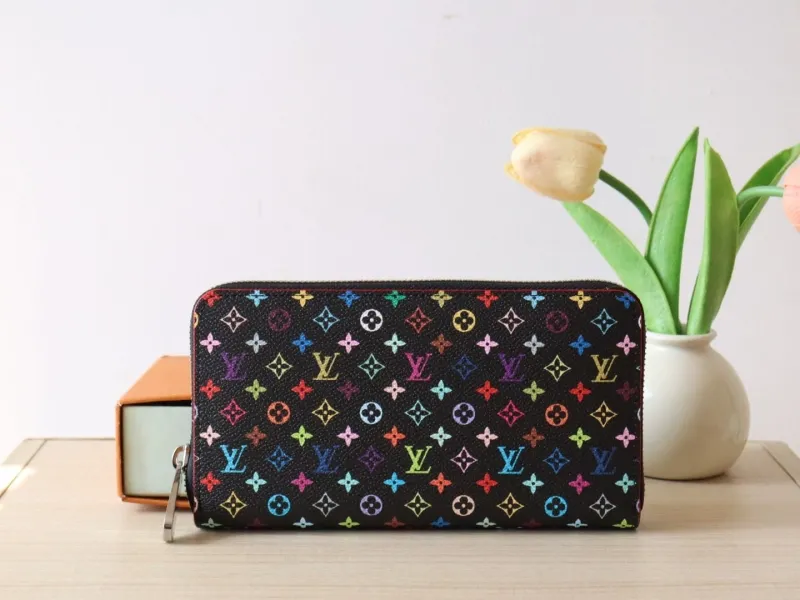 Alternative view of LV Wallets-1065