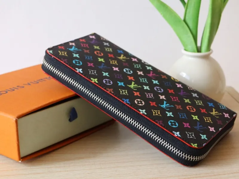 LV Wallets-1065 - Image 4