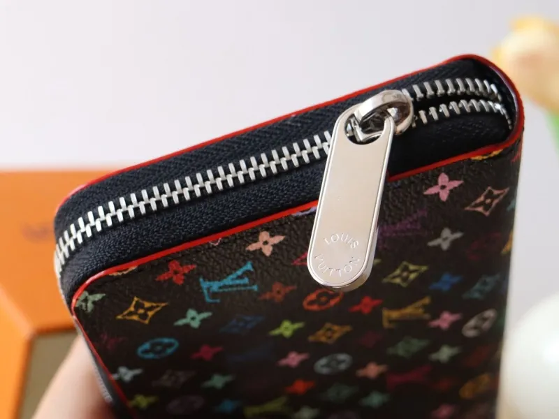 LV Wallets-1065 - Image 5