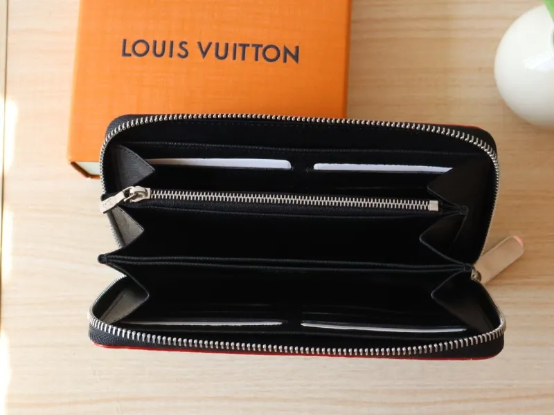LV Wallets-1065 - Image 6