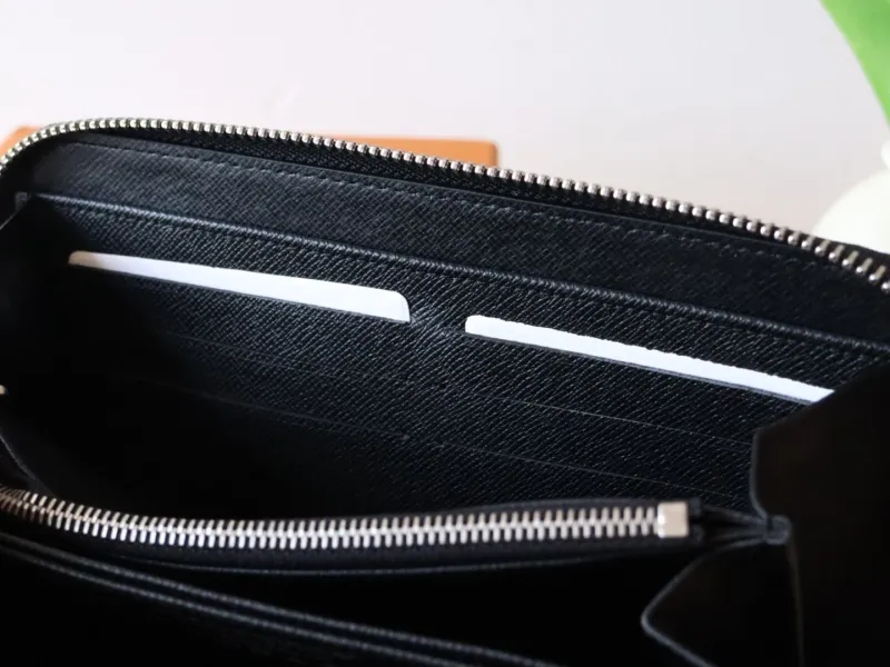LV Wallets-1065 - Image 7