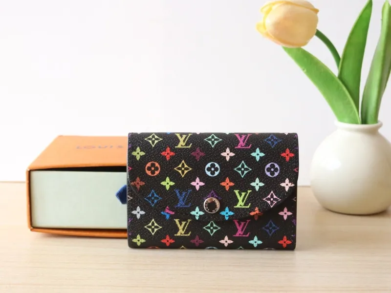 Alternative view of LV Wallets-1067