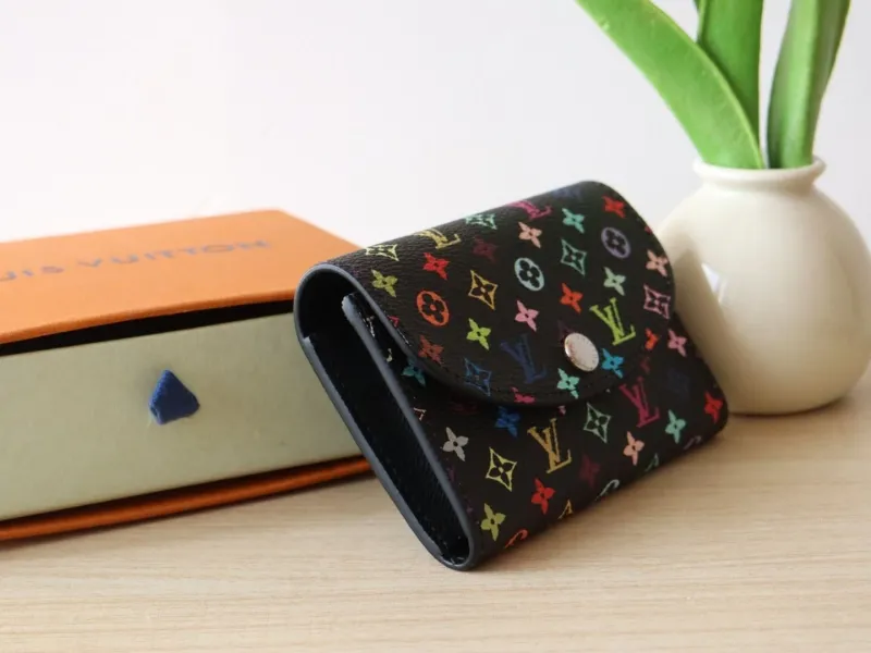 LV Wallets-1067 - Image 5
