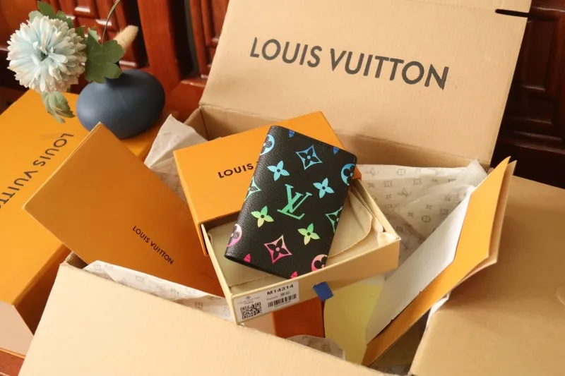 LV Wallets-1068