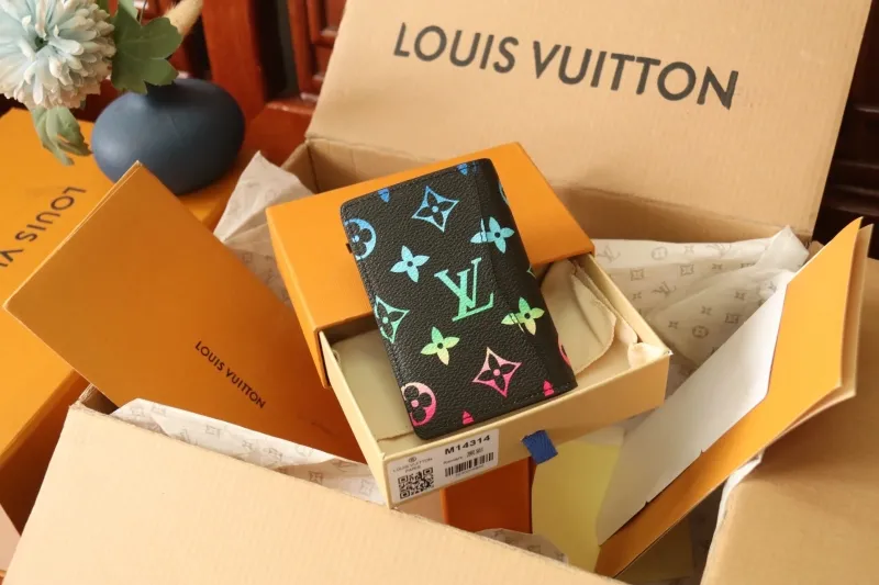 Alternative view of LV Wallets-1068