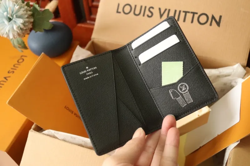 LV Wallets-1068 - Image 4