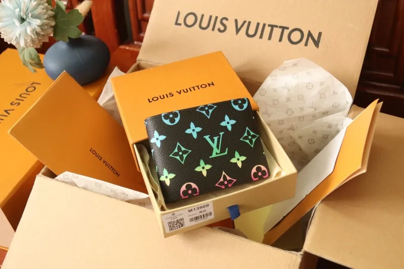 LV Wallets-1069