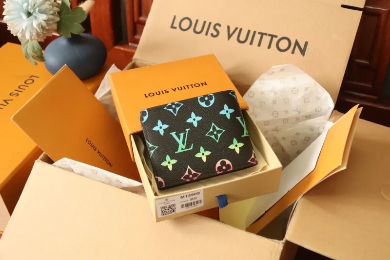 Alternative view of LV Wallets-1069