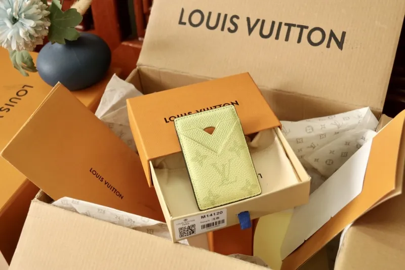 LV Wallets-1071