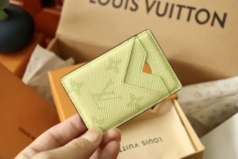 Alternative view of LV Wallets-1071