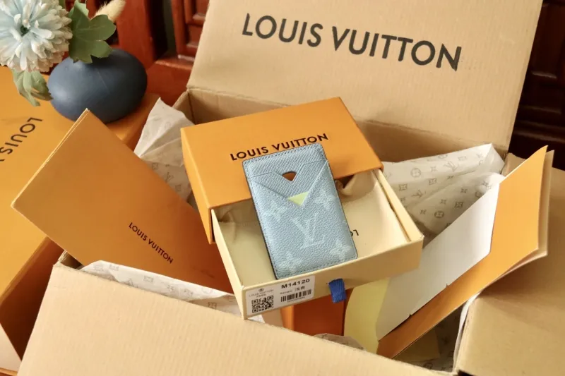 LV Wallets-1072