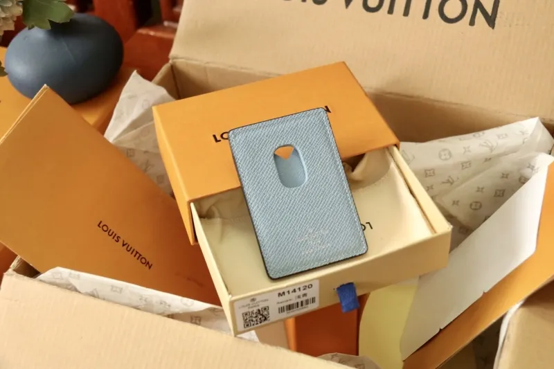 Alternative view of LV Wallets-1072