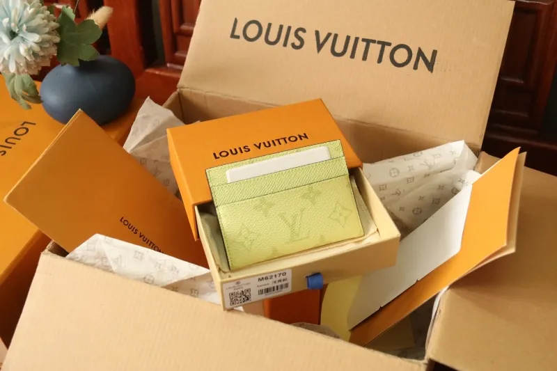 LV Wallets-1073