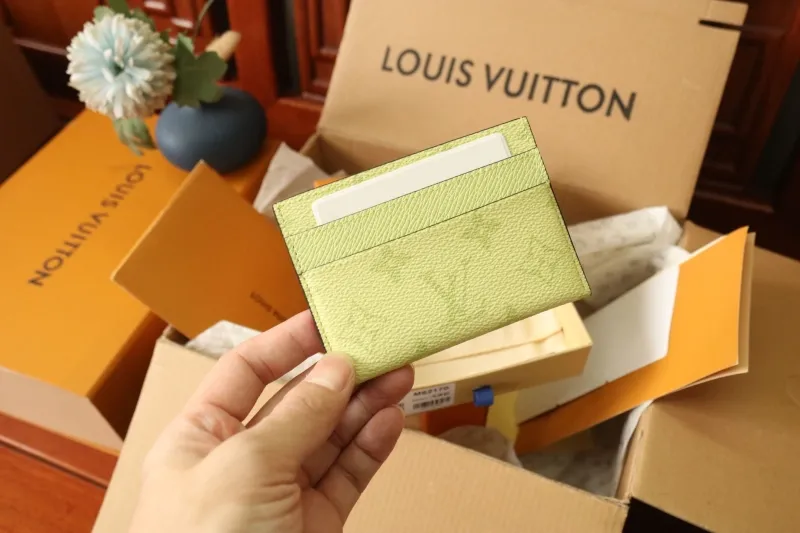 LV Wallets-1073 - Image 3