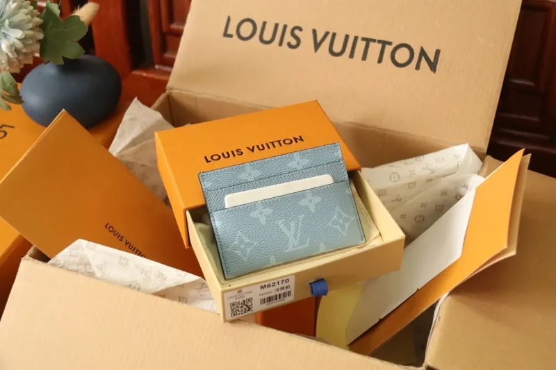 LV Wallets-1074
