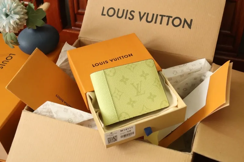 LV Wallets-1075