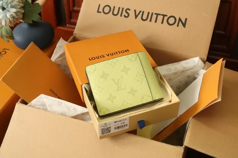 Alternative view of LV Wallets-1075