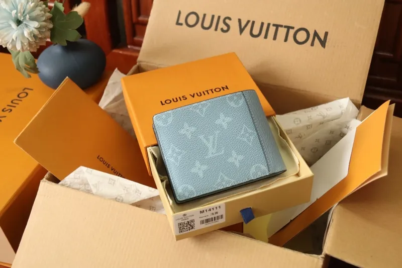 Alternative view of LV Wallets-1076