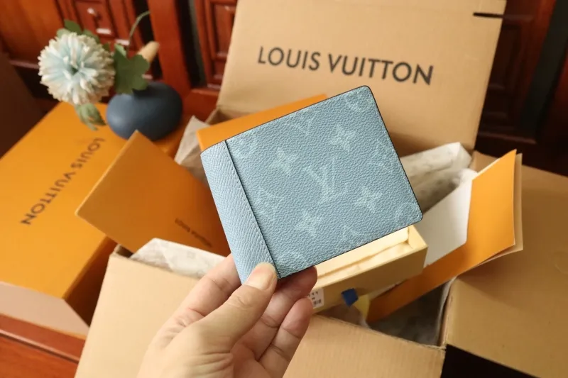 LV Wallets-1076 - Image 3