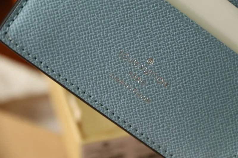 LV Wallets-1076 - Image 5