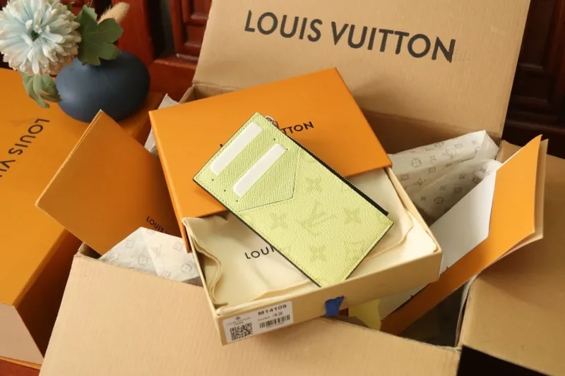 LV Wallets-1077
