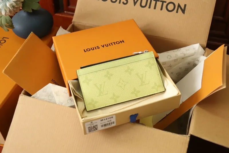Alternative view of LV Wallets-1077
