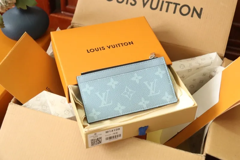 Alternative view of LV Wallets-1078