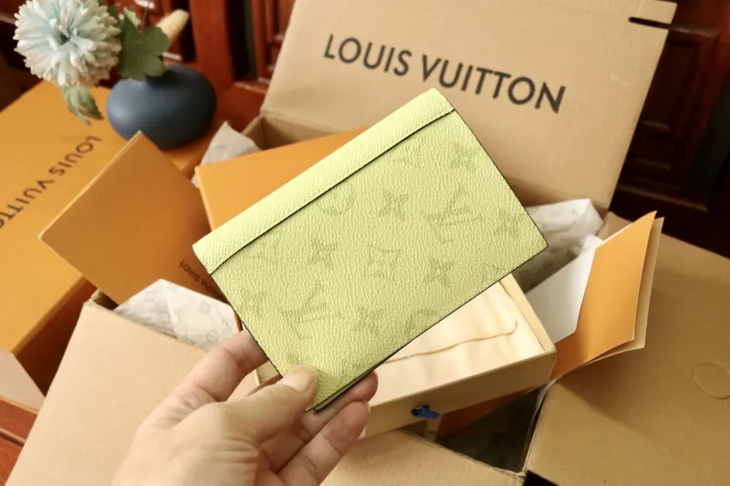 LV Wallets-1079 - Image 3