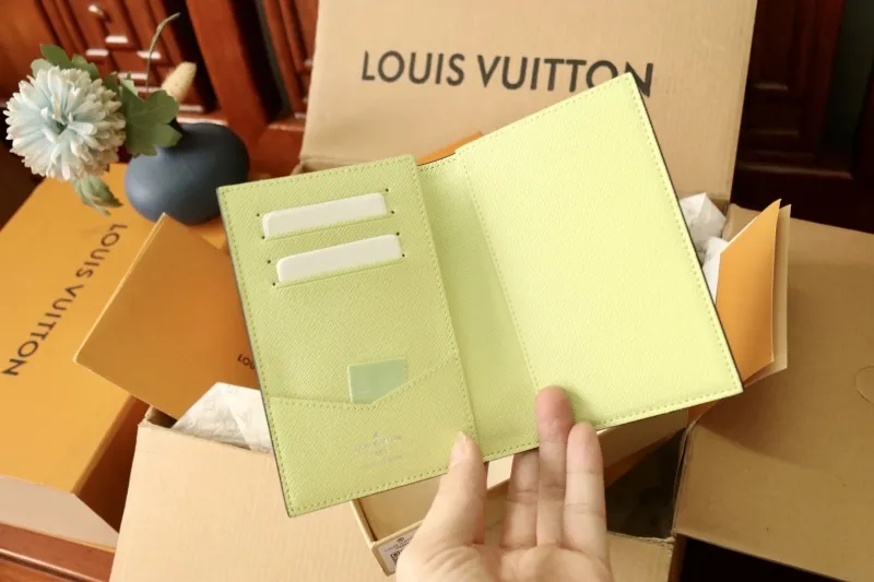 LV Wallets-1079 - Image 4