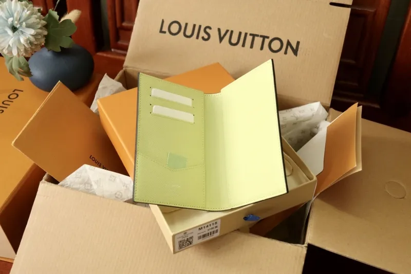 LV Wallets-1079 - Image 8