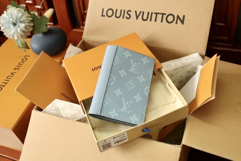 LV Wallets-1080