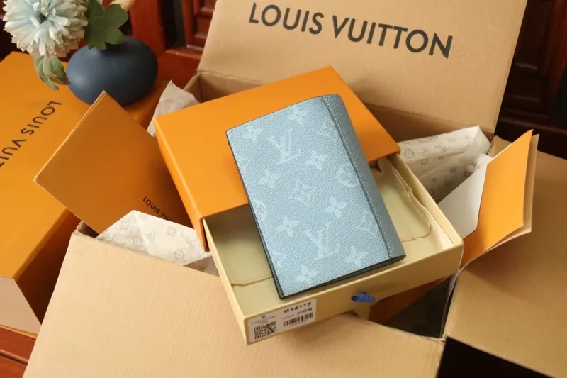 Alternative view of LV Wallets-1080