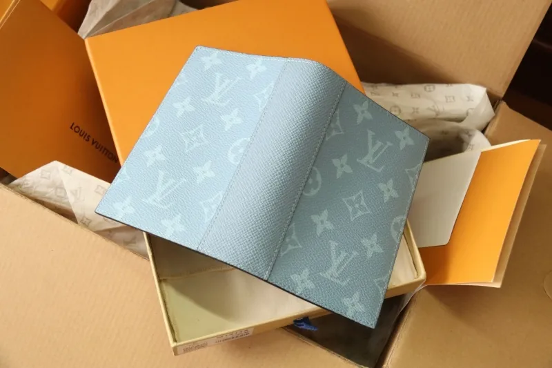 LV Wallets-1080 - Image 6
