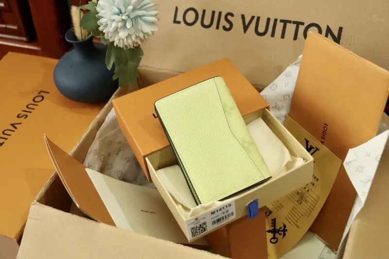 Alternative view of LV Wallets-1081