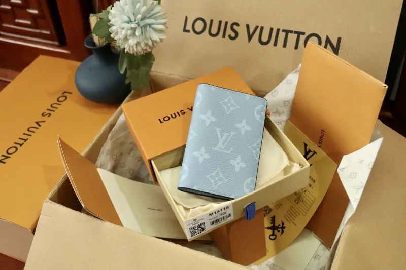 LV Wallets-1082