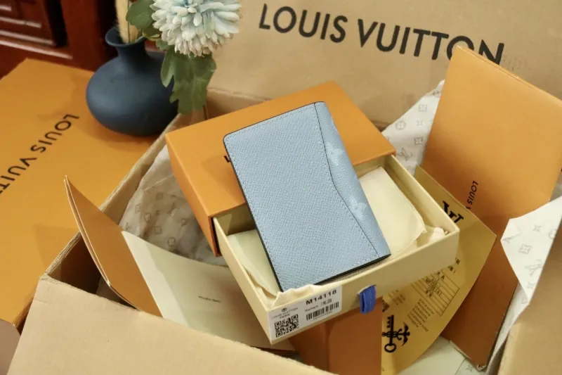 Alternative view of LV Wallets-1082