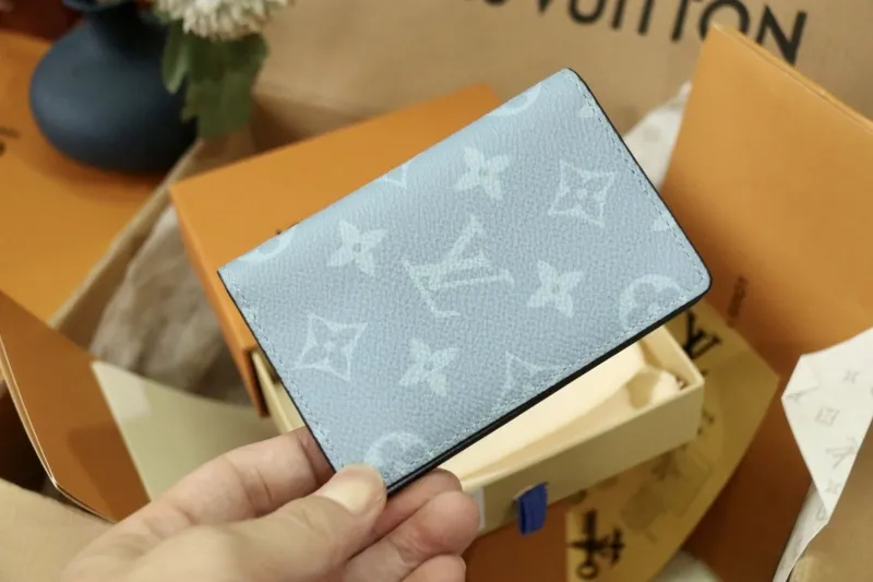 LV Wallets-1082 - Image 3