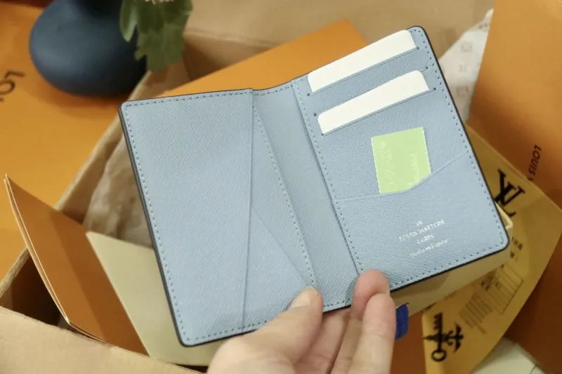 LV Wallets-1082 - Image 4