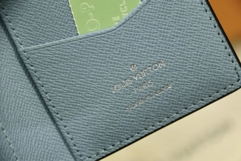LV Wallets-1082 - Image 5