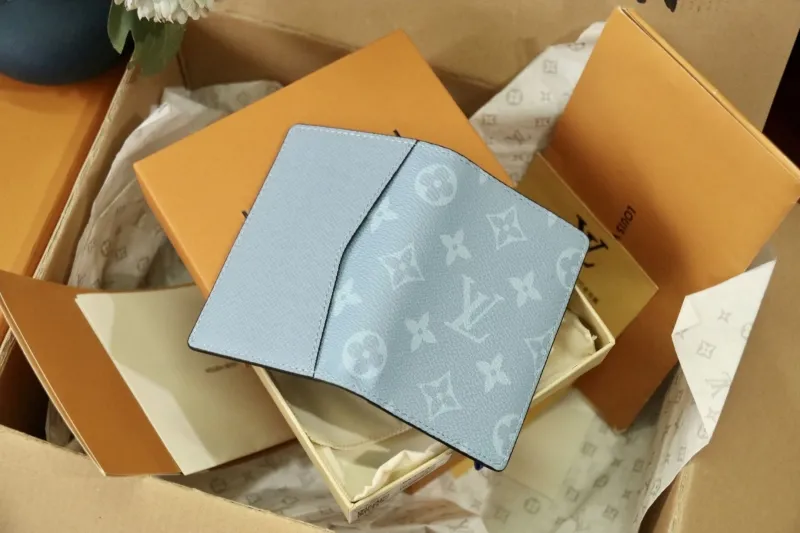 LV Wallets-1082 - Image 8