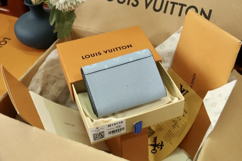 Alternative view of LV Wallets-1083